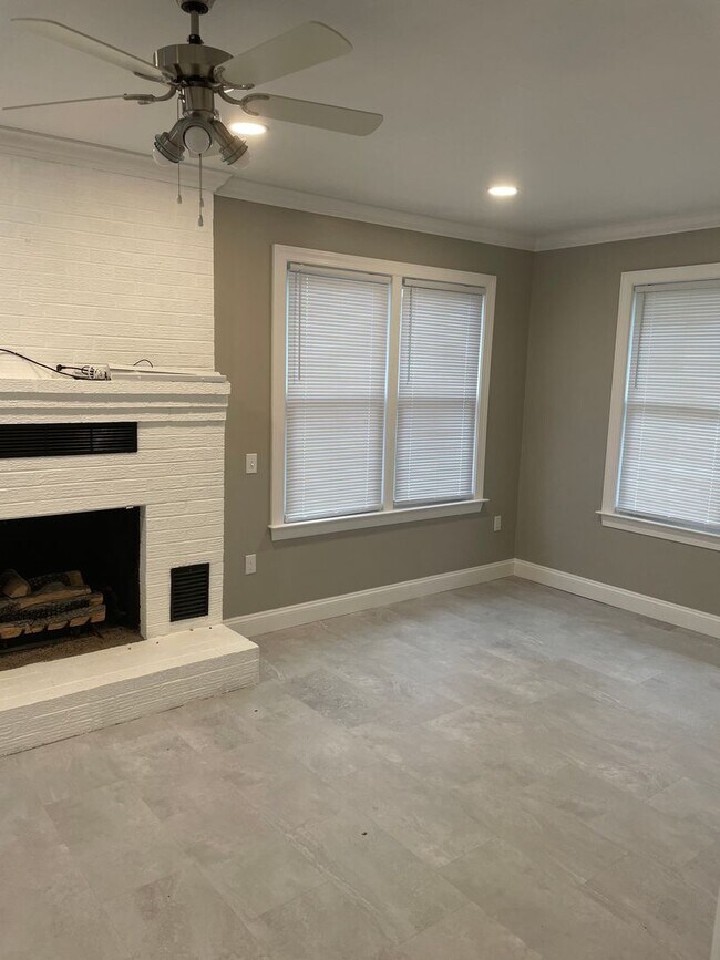 Building Photo - 4 BR 3 BA house on corner lot