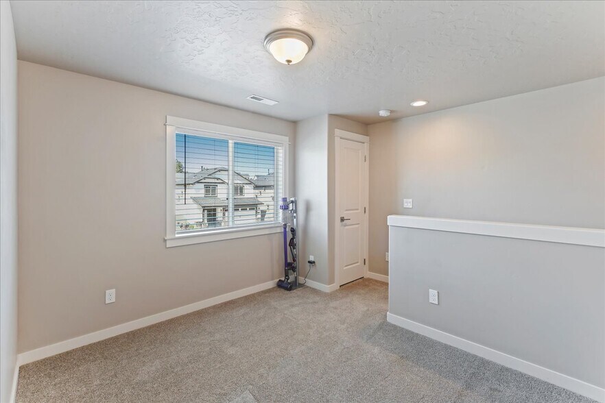 Building Photo - 3378 S Cabin Creek Way