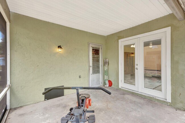 Building Photo - 413 SW Kentwood Rd
