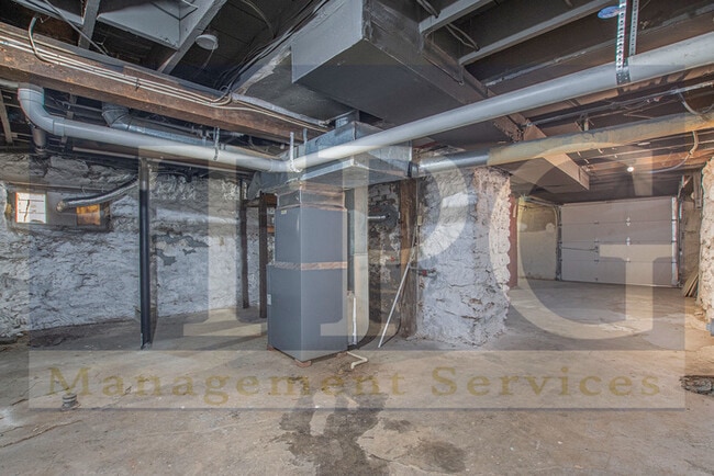 Building Photo - Renovated Home Nearby to KCMO Plaza