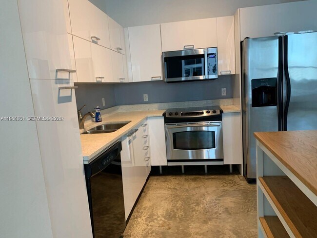 Building Photo - 234 NE 3rd St