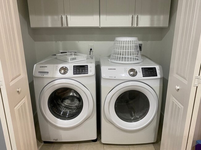 Building Photo - Marlin Pl - PCB