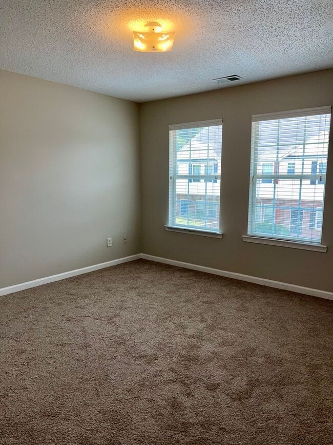 Building Photo - Now Available!  Updated  3/2.5 Townhome In...