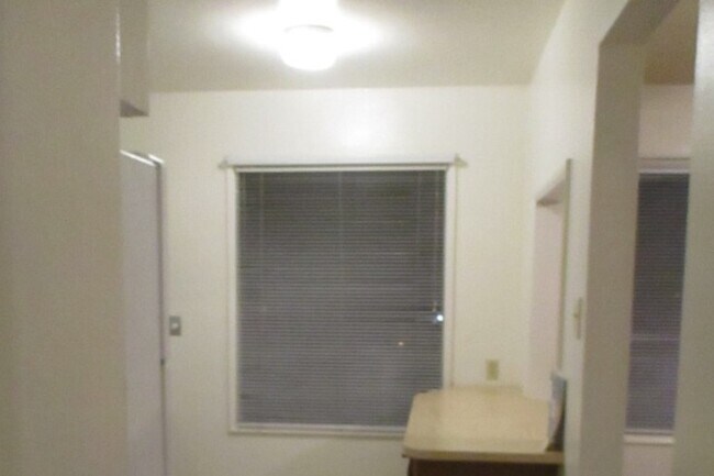 Building Photo - 704 Academy St