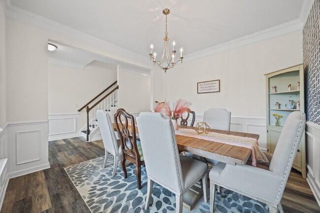 Building Photo - "Spacious 5-Bedroom Gem in Gastonia with 3...