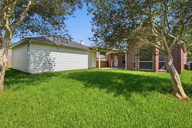Building Photo - 6165 Darlington Ct