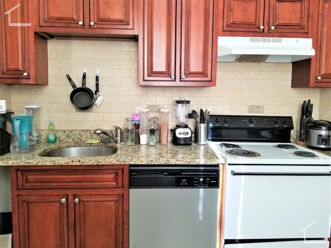 Building Photo - 9/1 Rare 3BR/2BA on Euston St in BU South ...