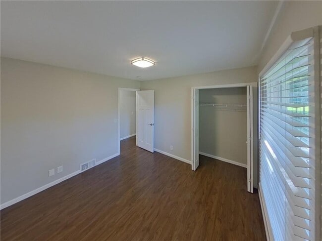 Building Photo - 1455 Oakdale Ave