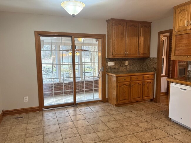 Building Photo - Charming Home Near Lakewood Golf & Country Club in Tullahoma...