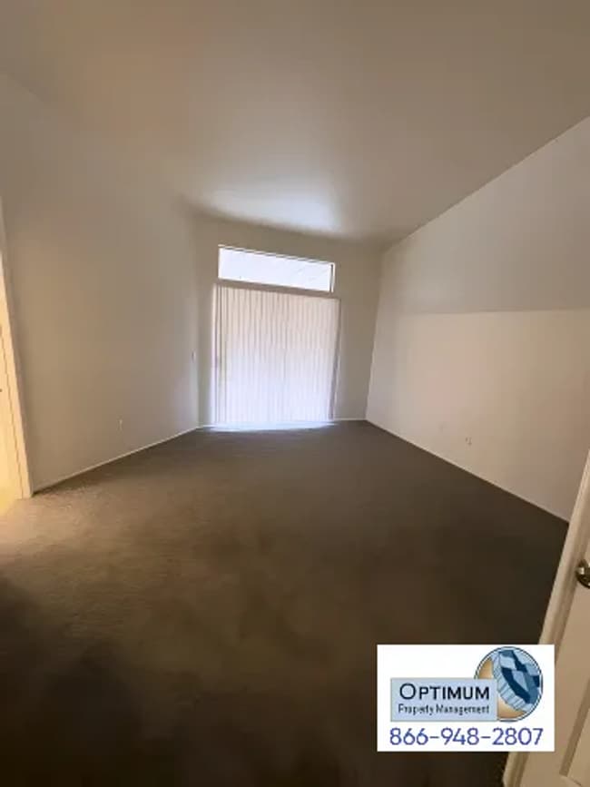 Building Photo - Beautiful 3 Bedroom, 2 Bathroom Home with Versatile Living Spaces