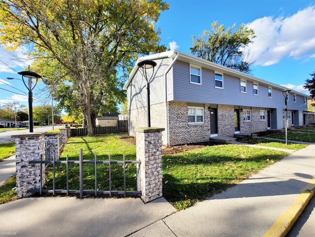 Primary Photo - 3 br, 1.5 bath Townhome - Taylor Crossing