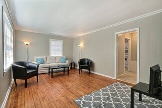 Building Photo - Large 2BR/1BA Downtown Savannah House For ...