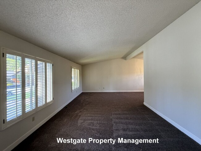 Building Photo - 328 Smith Dr