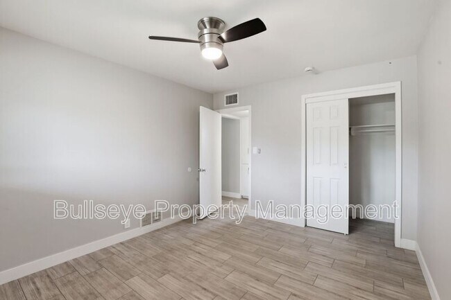 Building Photo - 1721 E Moreland St