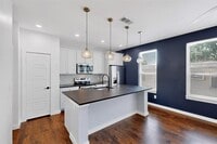 Building Photo - 800 S Welch St