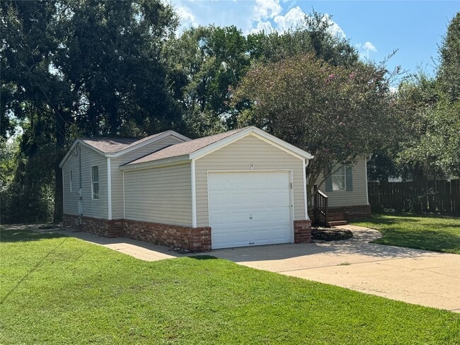 Building Photo - 16506 Leafy Meadow Dr