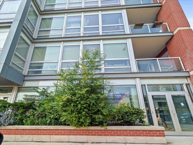 Building Photo - 2 bedroom in Chicago IL 60614