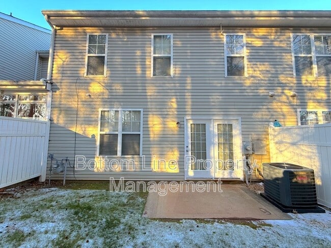 Building Photo - 10965 Princeton Village Dr