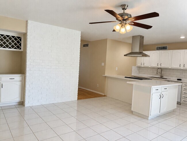 Building Photo - 2715 Kingfisher Dr