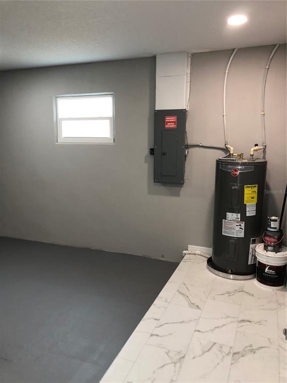 Building Photo - 345 Parkland Ave