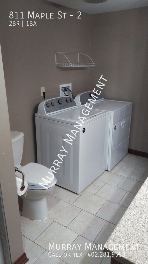 Building Photo - 811 Maple St