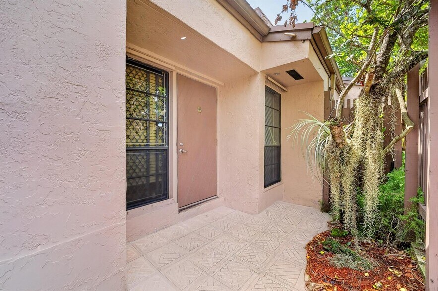 Building Photo - 921 NW 122nd Ter