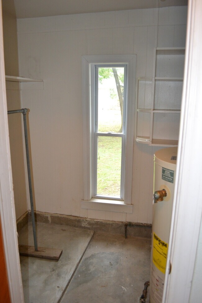 Building Photo - Nice and previously remodeled 2 bedroom w/ detached 3rd bedroom, carport & storage garage in Clay...