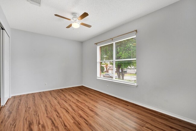 Building Photo - Charming 3 Bed 2.5 Bath Home with Solar Panels!