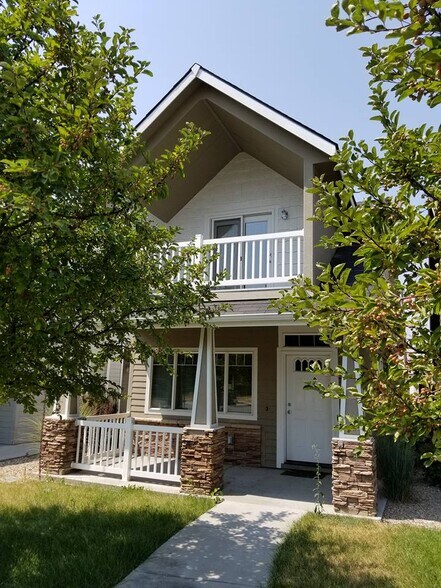Front entry - 2127 S Leadville Ave