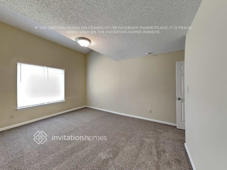 Building Photo - 2225 Sloan Dr