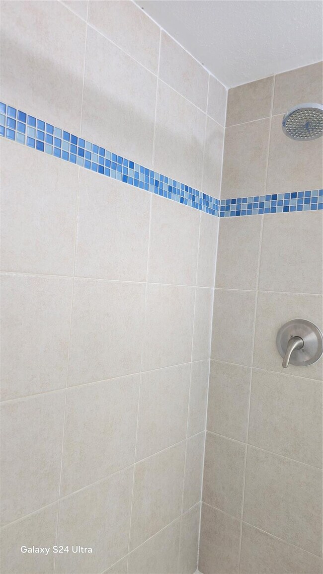 Building Photo - 3111 Oakland Shores Dr