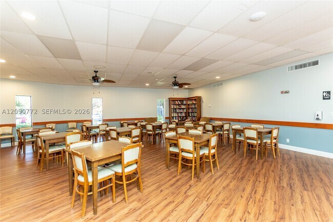 Building Photo - 505 Briarwood Cir
