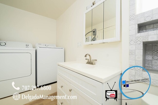 Building Photo - Benicia Studio available now!