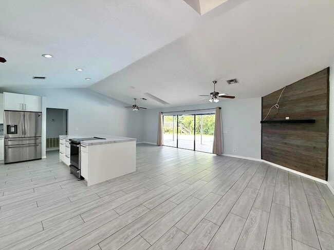 Building Photo - 15684 86th Way N