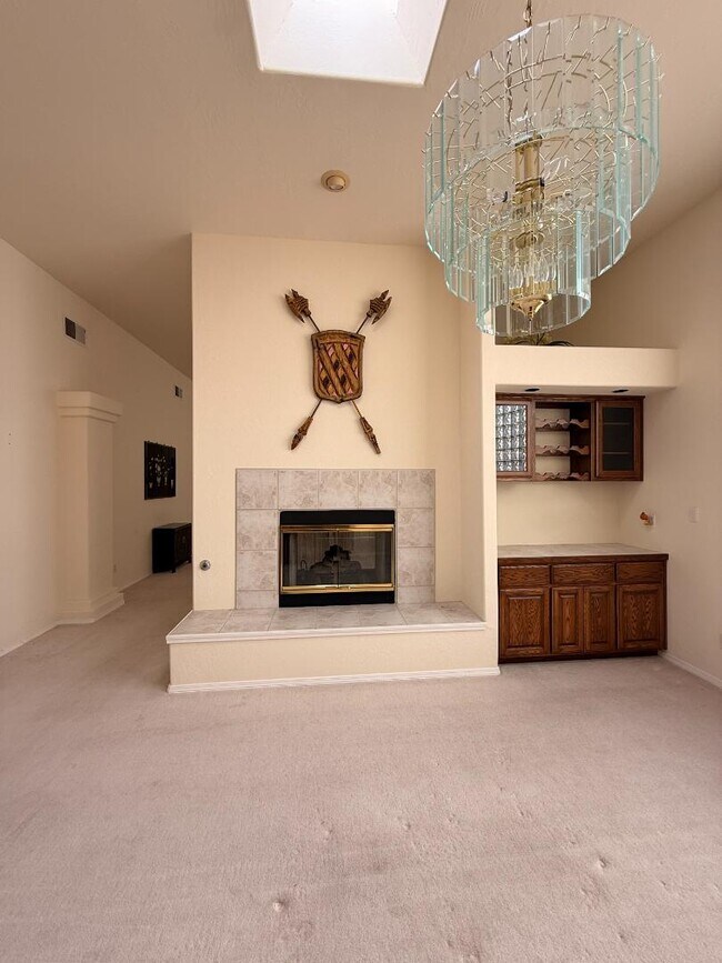 Building Photo - 711 Tramway Pl NE