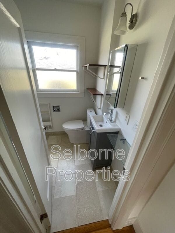 Building Photo - 1424 E 20th St