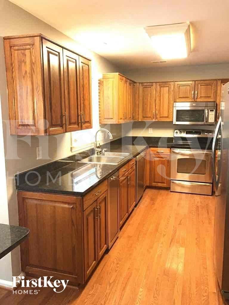 Building Photo - 3220 Ivy Creek Rd