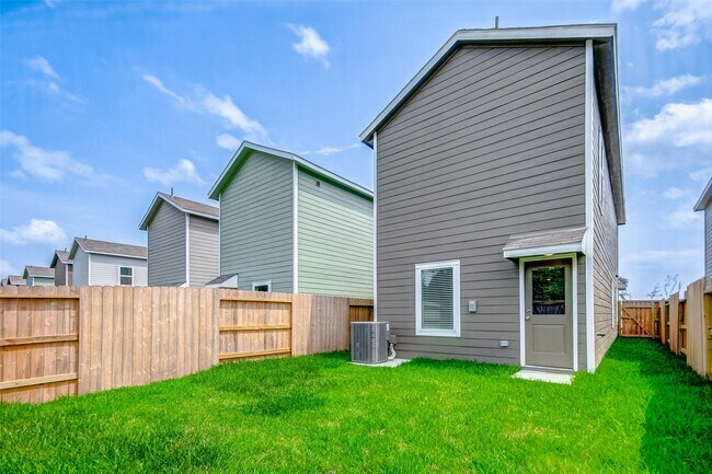 Building Photo - 21543 Carosella Dr