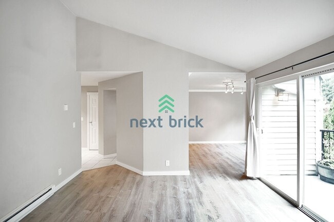 Building Photo - Discover Your New Home at Juanita Beach Esplanade!