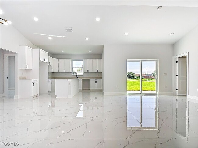 Building Photo - 5000 Bygone St