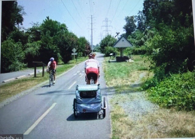 Arlington W&OD Trail - 2908 13th Rd S