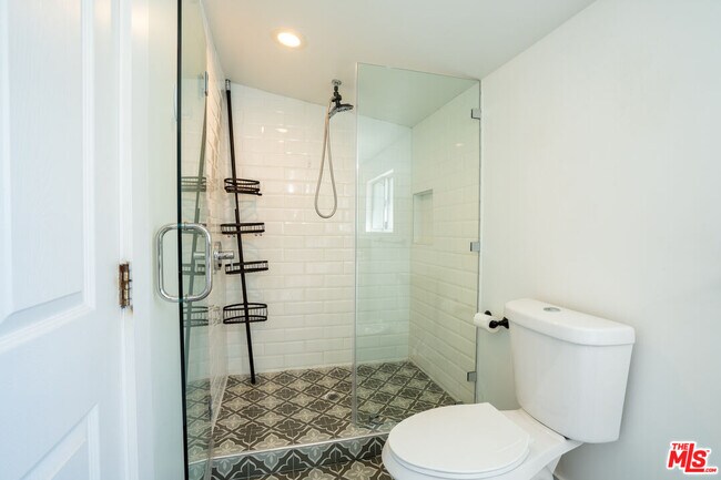 Building Photo - 5026 Medina Rd