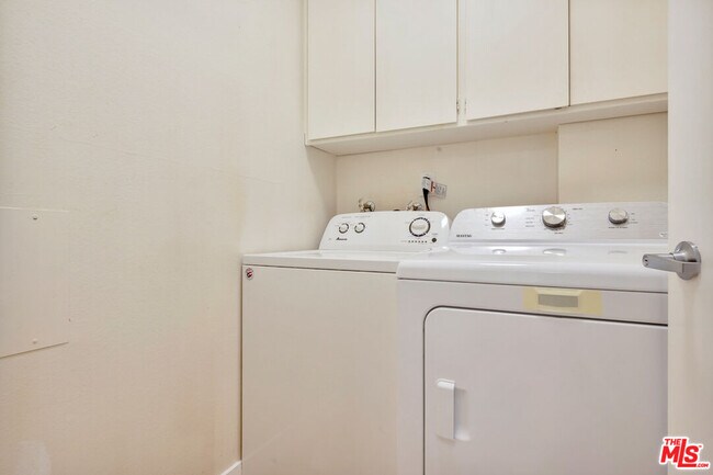 Building Photo - 1727 S Bentley Ave