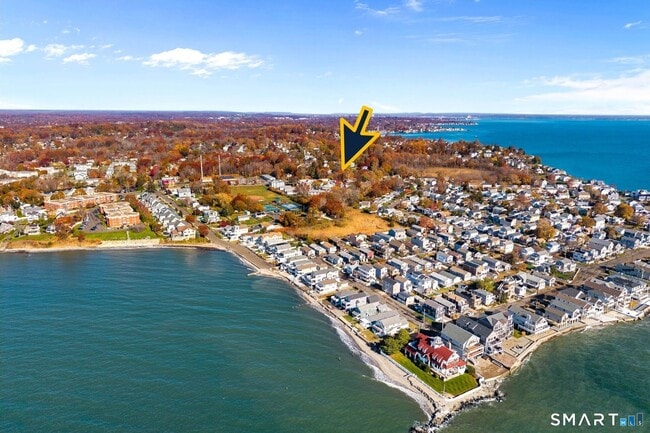 Building Photo - 267 Melba St