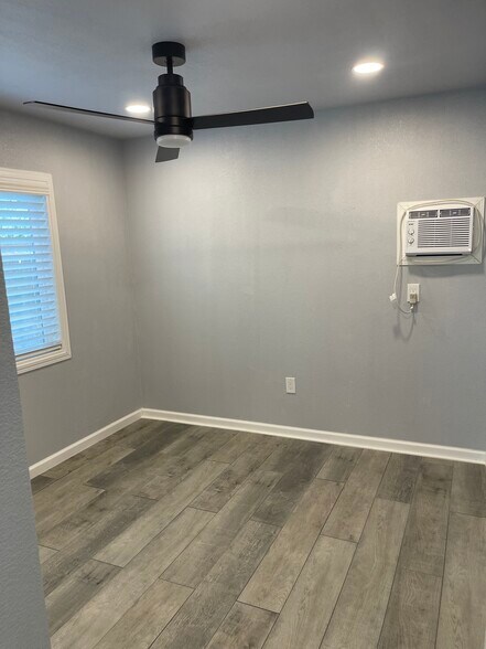 Building Photo - 2529 Crommelin Ave