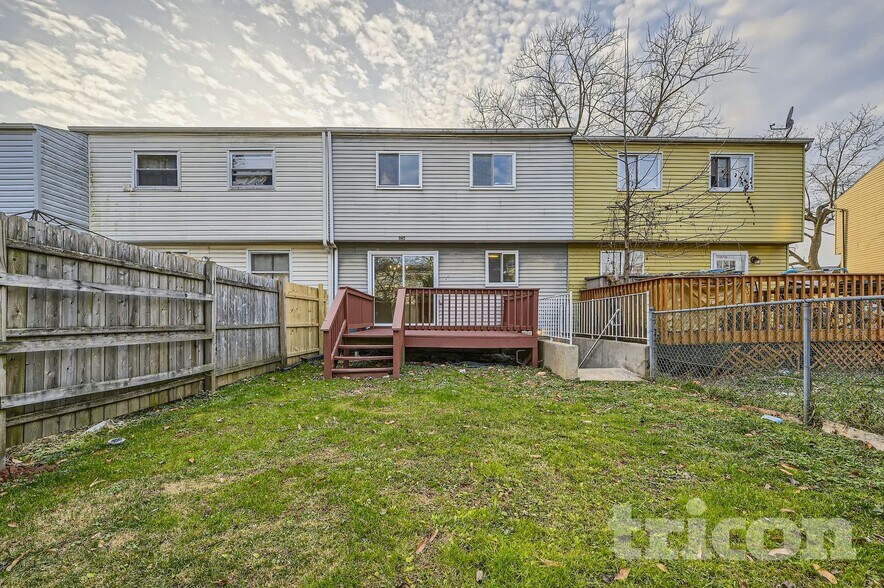 Building Photo - 12345 Bonfire Dr