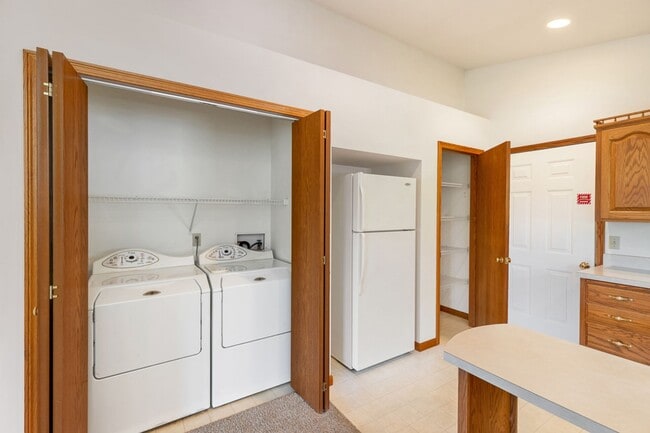 Building Photo - 151-163 E Jones