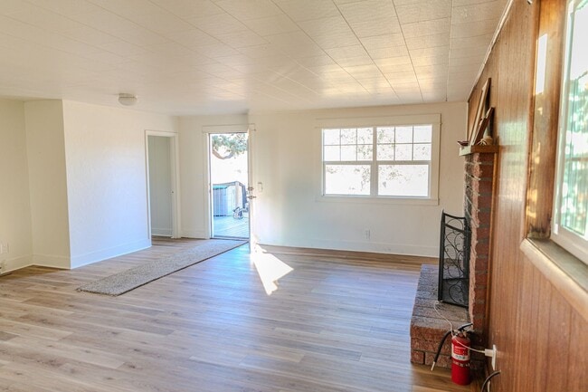 Building Photo - 6690 Old Ranch House Rd