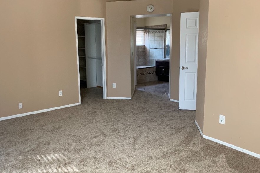 Master bed - 8179 Rimridge Ln