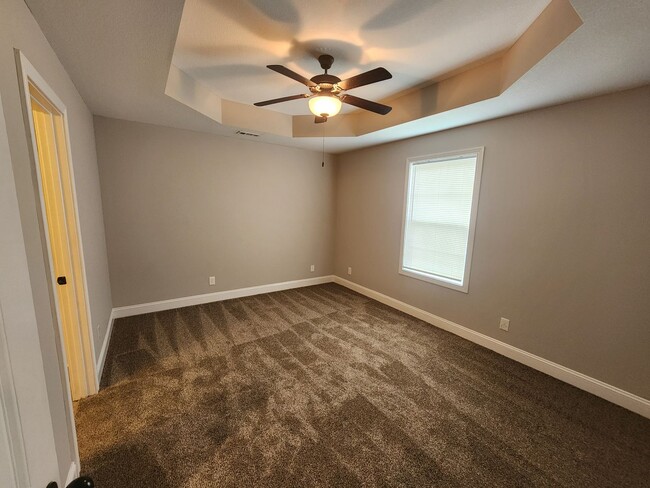 Building Photo - Rent Ready!